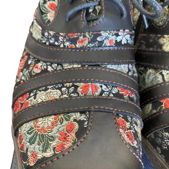 Socopy Retro Vintage Style lace Up Flower Embroidered Fabric Leather Heeled Shoe - Picture 4 of 16